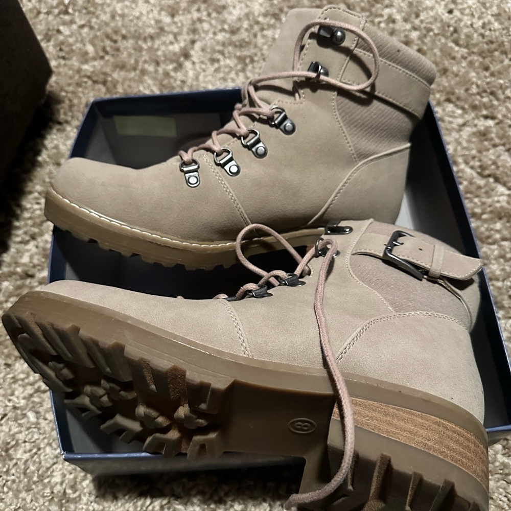 Universal Thread Kelly Boots - Picture 6 of 9